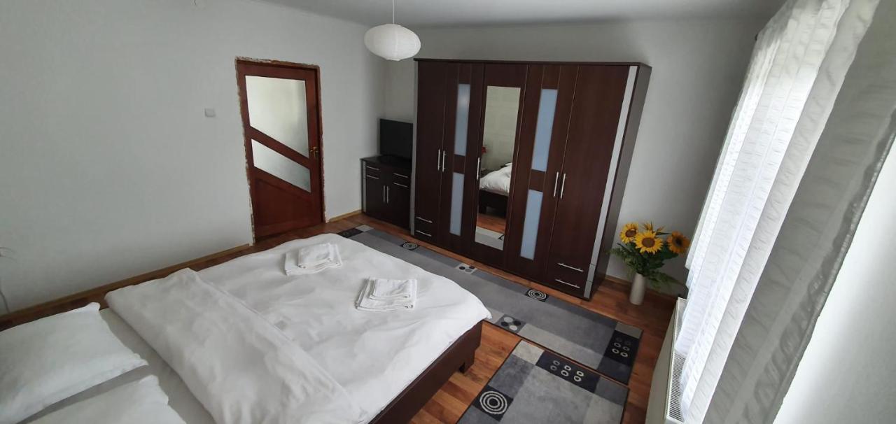 Апартаменты Casa Alex Si Daiana Оршова Экстерьер фото